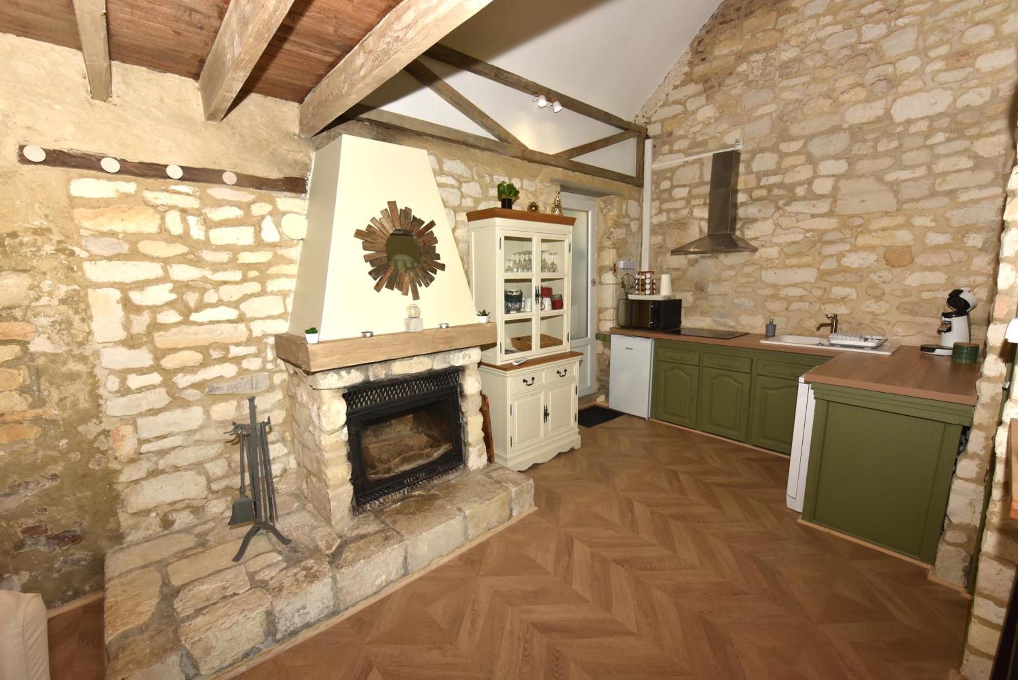 Maisonnette Du Bonheur - Vue Campagne - Baignoire Balneo 32 Jets - Lits Queen Size Vadencourt  Exterior foto